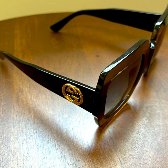 Gucci Square Oversized Sunglasses - Picture 5 of 9